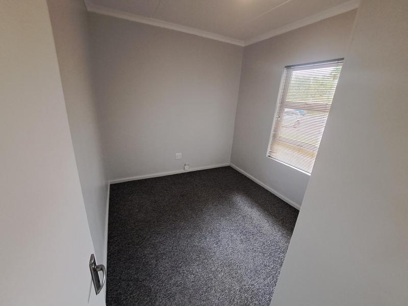 To Let 2 Bedroom Property for Rent in Buhrein Western Cape